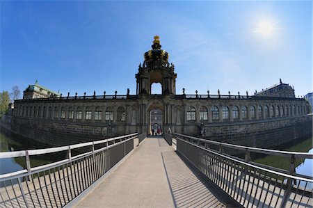 simsearch:600-03478650,k - Crown Gate with Bridge, Zwinger Palace, Dresden, Saxony, Germany Foto de stock - Con derechos protegidos, Código: 700-03508659