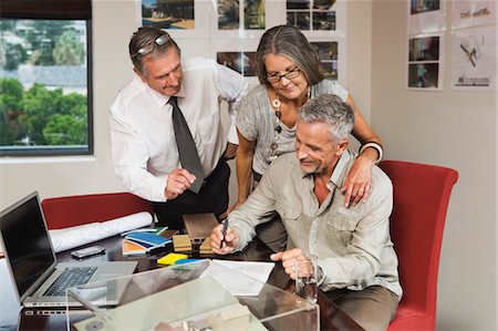 Mature Couple Discussing New Home Proposal with Architect Foto de stock - Con derechos protegidos, Código: 700-03501267