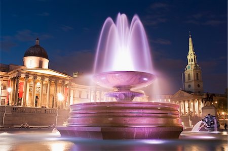 Fontaine d'eau en face de la Galerie nationale et St-Martin-in-the-Fields, à nuit, Trafalgar Square, Londres, Angleterre Photographie de stock - Rights-Managed, Code: 700-03501285