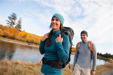 single file - Couple Hiking alongside the Deschutes River, Oregon, USA Foto de stock - Con derechos protegidos, Código: 700-03502935