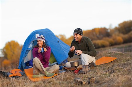 Couple Camping near the Deschutes River, Oregon, USA Foto de stock - Con derechos protegidos, Código: 700-03502951