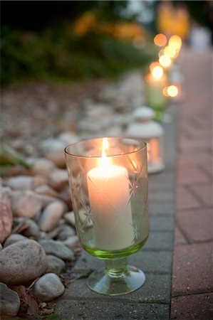 fußgängerweg - Candle-Light-Pathway Stockbilder - Lizenzpflichtiges, Bildnummer: 700-03519139