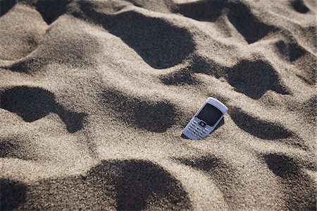 stranded - Cell Phone in the Desert Stock Photo - Rights-Managed, Code: 700-03519230