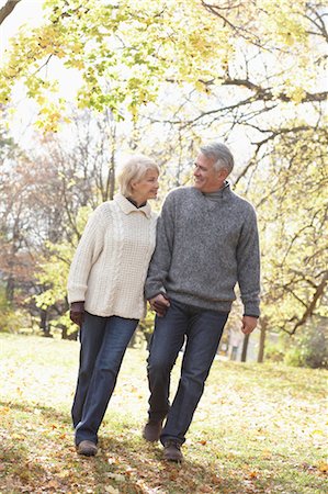 stroll - Couple, Eglinton Park, Toronto, Ontario, Canada Photographie de stock - Rights-Managed, Code: 700-03520345