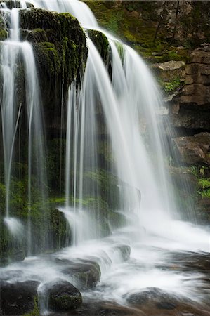 simsearch:700-06059802,k - Close-up of Waterfall, West Burton, Yorkshire, England Foto de stock - Con derechos protegidos, Código: 700-03520405