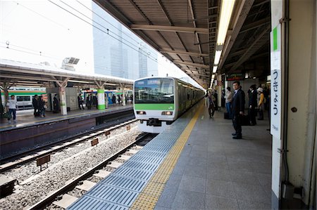 people waiting at train station - Train Station, Tokyo, Japan Stock Photo - Rights-Managed, Code: 700-03520450