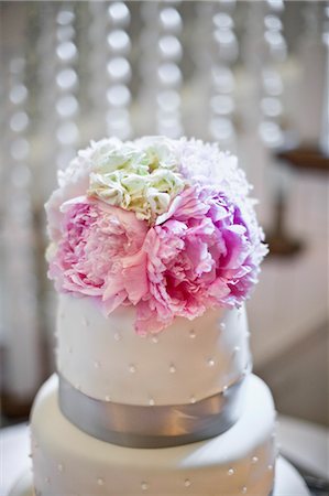 schnittblume - Still Life of Wedding Cake Foto de stock - Con derechos protegidos, Código: 700-03520476