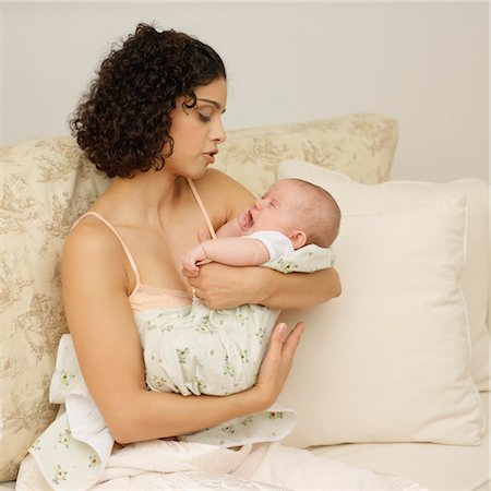 Mother holding Baby Foto de stock - Con derechos protegidos, Código: 700-03520723