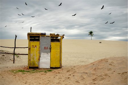 finster - WC Shack am Rand der Sanddüne, Catuipe, Rio Grande do Sul, Brasilien Stockbilder - Lizenzpflichtiges, Bildnummer: 700-03544724