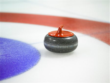 Pierre de curling approchant le Tee Photographie de stock - Rights-Managed, Code: 700-03554383