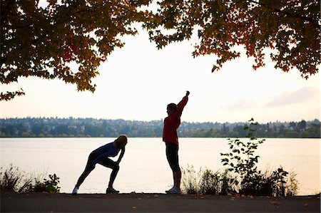 früh (frühzeitig) - Silhouette der Läufer dehnen, Green Lake Park, Seattle, Washington, USA Stockbilder - Lizenzpflichtiges, Bildnummer: 700-03554434