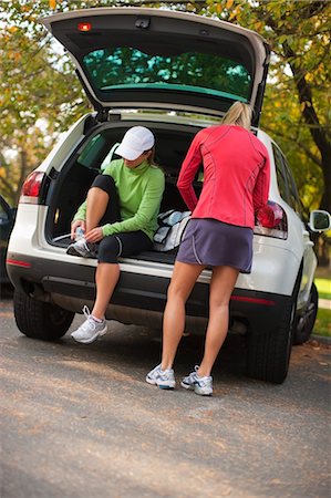 running and young and fit and woman and outdoors - Women Getting Ready for Run, Green Lake Park, Seattle, Washington, USA Stock Photo - Rights-Managed, Code: 700-03554455