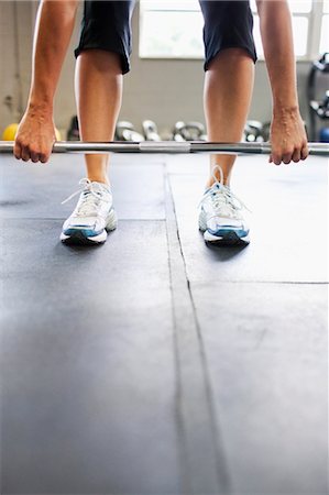 Woman Lifting Barbell in Gym, Seattle, Washington, USA Foto de stock - Con derechos protegidos, Código: 700-03554464