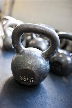 strenuo - Kettlebells in Gym Fotografie stock - Rights-Managed, Codice: 700-03554460