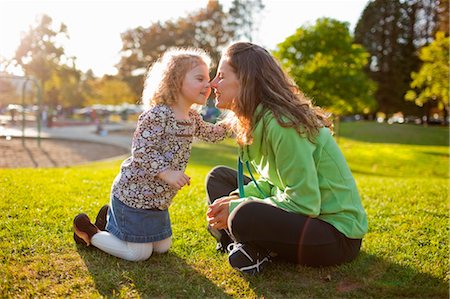 simsearch:700-03719977,k - Mother and Daughter in Green Lake Park in Autumn, Seattle, Washington, USA Stock Photo - Rights-Managed, Code: 700-03554476
