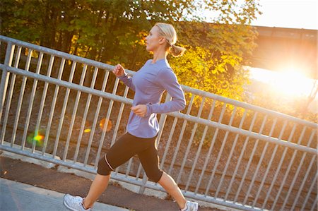 side view of woman jogging - Woman Running at Sunset, Seattle, Washington, USA Stock Photo - Rights-Managed, Code: 700-03554520