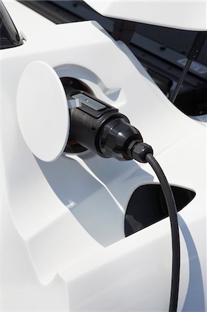 simsearch:700-03210377,k - Close-up of Electric Car Being Charged Foto de stock - Con derechos protegidos, Código: 700-03556765