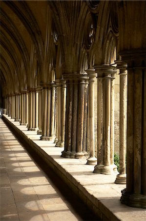 salisbury - Cloister at Salisbury Cathedral, Salisbury, England Foto de stock - Con derechos protegidos, Código: 700-03556810