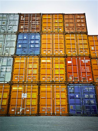 simsearch:700-03556898,k - Stacked Shipping Containers Foto de stock - Con derechos protegidos, Código: 700-03556900