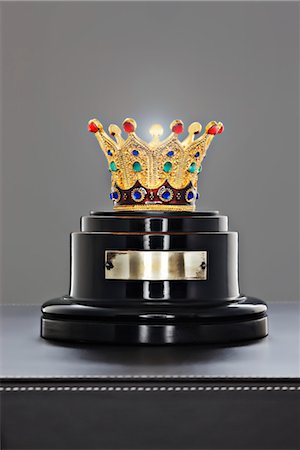 re (sovrano) - Crown on a Stand Fotografie stock - Rights-Managed, Codice: 700-03567696