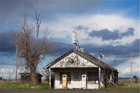 essence - Station d'essence abandonnés, au sud-est de Washington, USA Photographie de stock - Rights-Managed, Code: 700-03567772