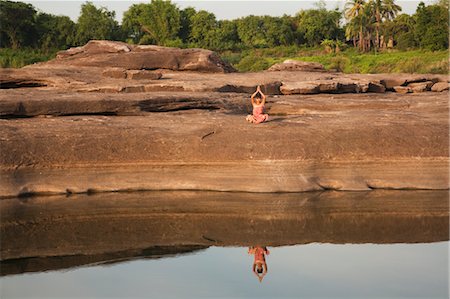 simsearch:700-03719288,k - Mädchen am Teich bei SamPanBok, Provinz Ubon Ratchathani, Thailand zu meditieren Stockbilder - Lizenzpflichtiges, Bildnummer: 700-03567867