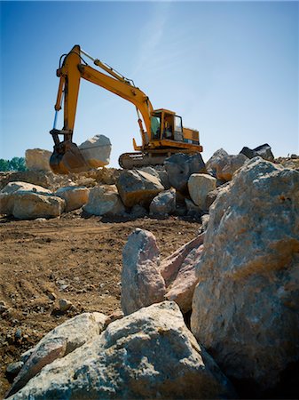 Excavatrice se déplaçant de rochers à Amos Waites Park, près de la plage Mimico, Etobicoke, Ontario, Canada Photographie de stock - Rights-Managed, Code: 700-03567879