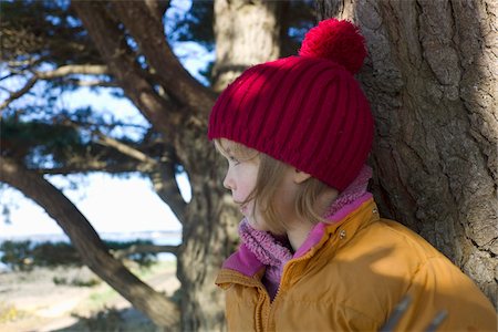 french fries - Close-up of Girl wearing Hat, Leaning against Tree, Gulf of Morbihan, Bretagne, France Foto de stock - Con derechos protegidos, Código: 700-03567985