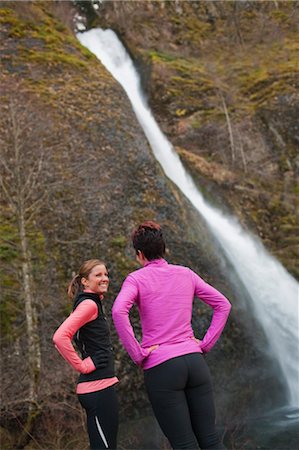 Women Resting by Waterfall, Eagle Creek, Columbia River Gorge, Oregon, USA Fotografie stock - Rights-Managed, Codice: 700-03563848