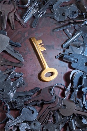 standing out in a crowd - Golden Key in the Middle of a Pile of Assorted Keys Stock Photo - Rights-Managed, Code: 700-03586628