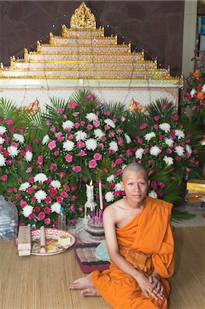 Young Monk with Mother's Coffin, Ubon Ratchatani, Thailand Fotografie stock - Rights-Managed, Codice: 700-03586718