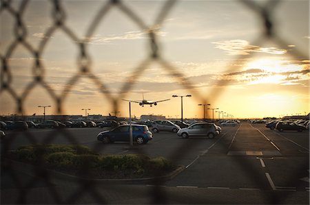 pista d'atterraggio - Plane Landing Heathrow Airport, London, England Fotografie stock - Rights-Managed, Codice: 700-03586749