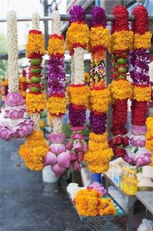 Flower Garlands for Sale, Sri Mahamariamman Temple, Bangkok, Thailand Fotografie stock - Rights-Managed, Codice: 700-03586771