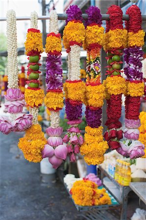 simsearch:700-03768702,k - Blumen Sie Girlanden für Verkauf, Sri Mahamariamman Tempel, Bangkok, Thailand Stockbilder - Lizenzpflichtiges, Bildnummer: 700-03586771