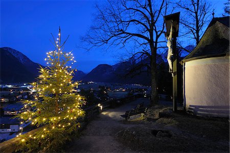 small town winter - Kalvarienberg Chapel with Christmas Tree, Lofer, Pinzgau, Salzburg, Austria Stock Photo - Rights-Managed, Code: 700-03586846