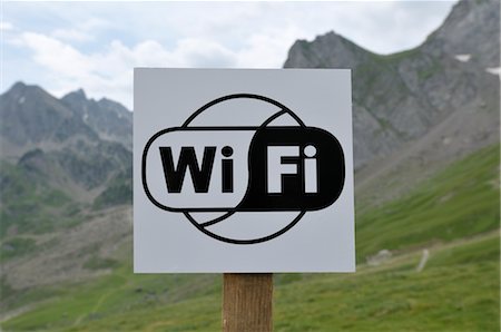 Wi-Fi Sign in front of Mountain Range, Hautes-Pyrénées , France Foto de stock - Con derechos protegidos, Código: 700-03587257