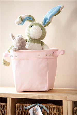 del bebè - Stuffed Animal Toys in Basket on Shelf Fotografie stock - Rights-Managed, Codice: 700-03587291