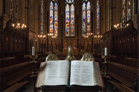 simsearch:700-01615109,k - Open Bible in the Chapel of Exeter College, Oxford University, Oxford, England Foto de stock - Con derechos protegidos, Código: 700-03601366