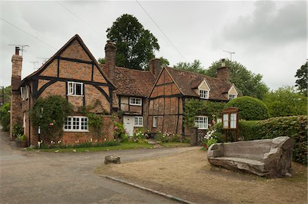 simsearch:700-02046419,k - Vieux Rose Cottage Turville, Wycombe, Buckinghamshire, Angleterre Photographie de stock - Rights-Managed, Code: 700-03601375