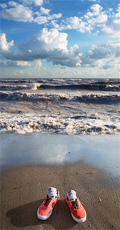 doblar - Chaussures de sport sur la plage Photographie de stock - Rights-Managed, Code: 700-03615587