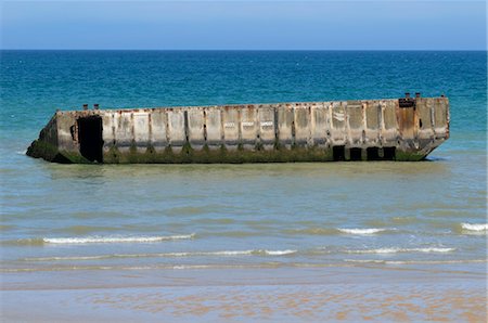 simsearch:6108-08636876,k - Mulberry Harbour, Arromanches, Normandy, France Foto de stock - Con derechos protegidos, Código: 700-03615817