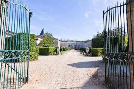 Entrée du château Saint-Georges-Saint-Emilion, Bordeaux, Gironde, Aquitaine, France Photographie de stock - Rights-Managed, Code: 700-03615898