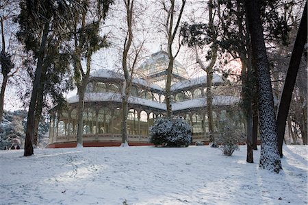 parque del retiro - Palacio de Cristal in Winter, Retiro Park, Madrid, Spain Foto de stock - Con derechos protegidos, Código: 700-03615975
