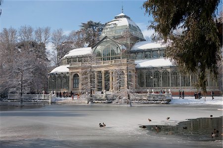Palacio de Cristal en hiver, le parc du Retiro, Madrid, Espagne Photographie de stock - Rights-Managed, Code: 700-03615976