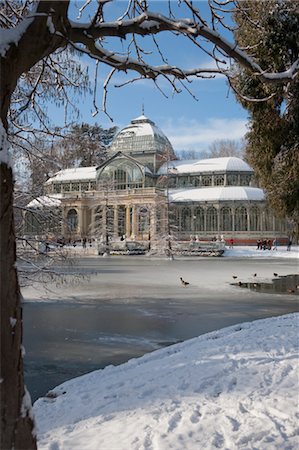 simsearch:862-03361047,k - Palacio de Cristal in Winter, Retiro Park, Madrid, Spain Fotografie stock - Rights-Managed, Codice: 700-03615977