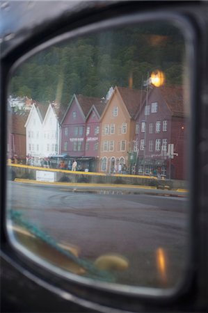 escandinavia - Reflection in Boat Window, Bryggen, Bergen, Hordaland, Norway Foto de stock - Con derechos protegidos, Código: 700-03616089