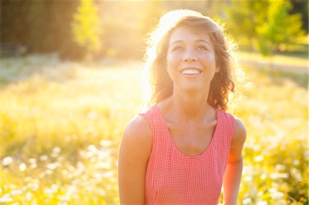 evening sun - Femme dans le champ de fleurs sauvages Photographie de stock - Rights-Managed, Code: 700-03613039