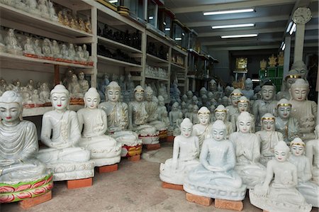 simsearch:862-03807977,k - White Marble Buddha Statues For Sale in the Shwedagon Pagoda Neighbourhood, Rangoon, Yangon Division, Myanmar Stock Photo - Rights-Managed, Code: 700-03621260