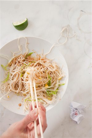 eating vegetarian food - Bowl of Noodles Stock Photo - Rights-Managed, Code: 700-03622979