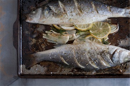 Nature morte de truite cuit au four avec du citron et fenouil Photographie de stock - Rights-Managed, Code: 700-03623000